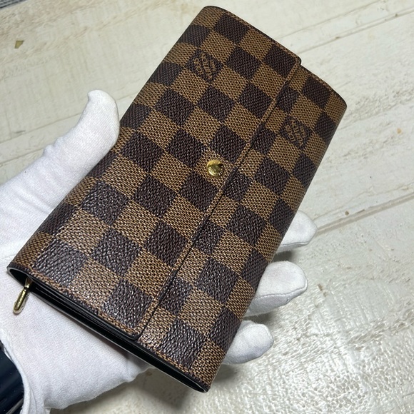 Louis Vuitton Damier Sarah Long Wallet - Picture 9 of 16